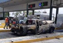 Incendio de camioneta en la caseta de Palmillas movilizó a los cuerpos de emergencia