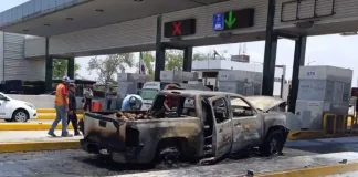 Incendio de camioneta en la caseta de Palmillas movilizó a los cuerpos de emergencia