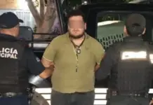 En operativo A.R.M.A. se detiene a hombre por posesión de arma prohibida y usurpación de funciones