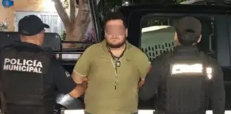 En operativo A.R.M.A. se detiene a hombre por posesión de arma prohibida y usurpación de funciones