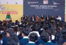 Entrega Gina Sánchez computadoras a ganadores de la Convocatoria Talento DIFerente CONALEP