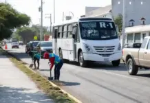 Roberto Cabrera supervisa trabajos de barrido y limpieza en Loma Alta y Avenida Universidad