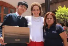 Realiza la diputada Adriana Meza entrega de equipos de computo en SJR