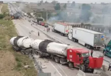 Siniestro en el Macrolibramiento: Fuego y colisión dejan varados a cientos de automóvilistas