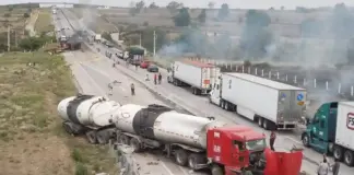 Siniestro en el Macrolibramiento: Fuego y colisión dejan varados a cientos de automóvilistas