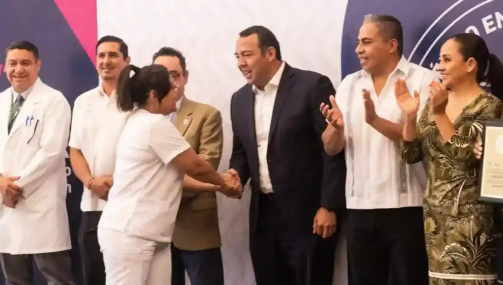 Las y los galardonados fueron reconocidos por su profesionalismo y por su contribución a la salud de las familias sanjuanenses.