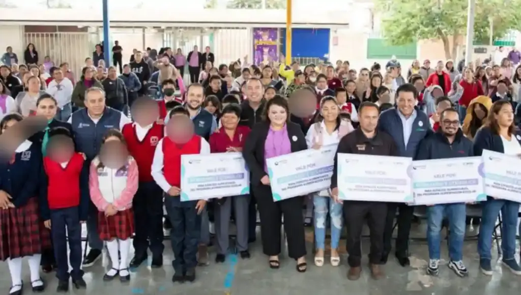 La entrega se realizó en la comunidad de La Llave, donde representantes de los municipios de Amealco, Cadereyta, Ezequiel Montes, Tequisquiapan y Tolimán recibieron los apoyos.