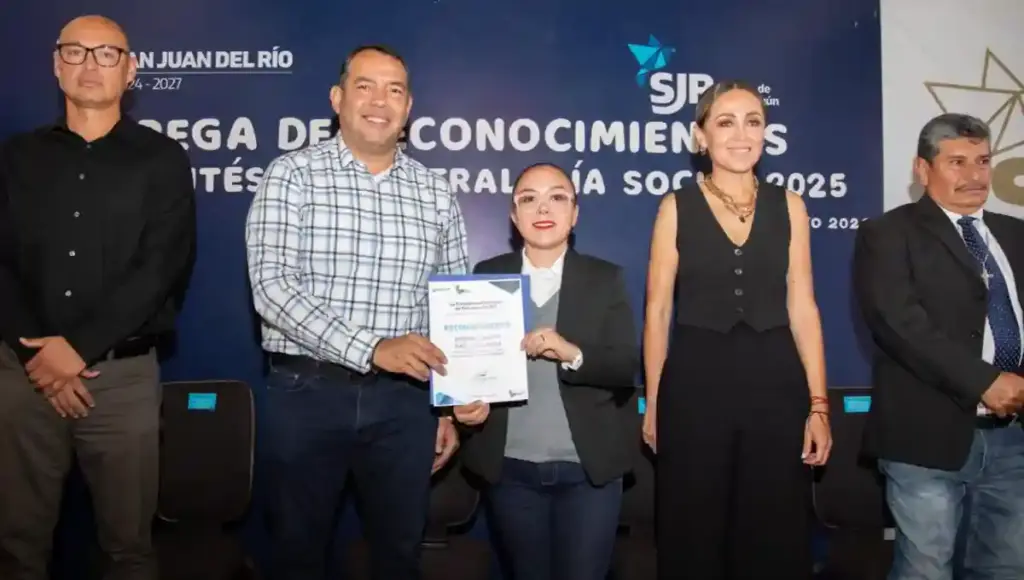 En total, fueron reconocidos 36 Comités de Contraloría Social, conformados por 76 ciudadanas y ciudadanos que han vigilado el desarrollo y la mejora de diferentes obras.