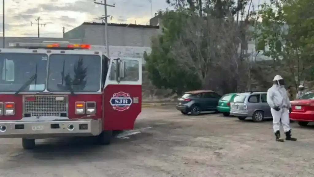 El incidente provocó la movilización inmediata de los cuerpos de rescate para poner a salvo a los ciudadanos que se encontraban en el lugar.