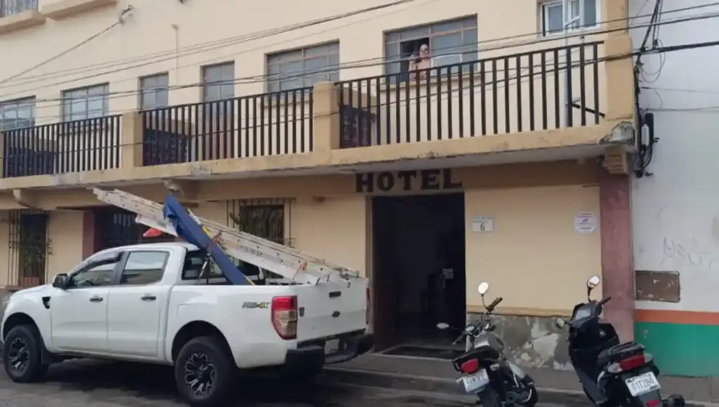 El hallazgo lo realizó el personal de limpieza del establecimiento al ingresar al cuarto.