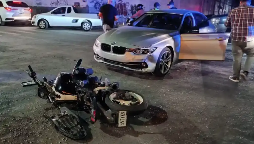 El percance movilizó a los cuerpos de emergencia luego de que automovilistas que transitaban por la zona reportaran el fuerte choque
