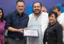 Galardonan a colaboradores en el Día del Trabajo
