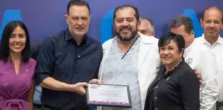 Galardonan a colaboradores en el Día del Trabajo