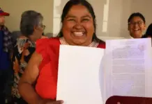 Entrega gobierno de Tequisquiapan escrituras públicas a familias de Las Maravillas