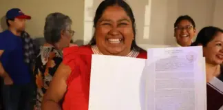 Entrega gobierno de Tequisquiapan escrituras públicas a familias de Las Maravillas