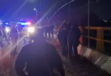 Policía de San Juan del Río evita tragedia en el puente del Barrio de la Cruz