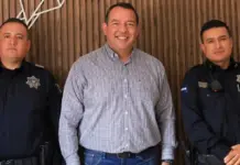 Roberto Cabrera da la bienvenida al nuevo titular de la SSPM Miguel Ángel Saldivar