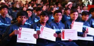 Entregan reconocimientos a equipos rumbos al nacional de CONDEBA en TX