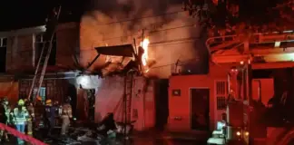 Incendio consume vivienda por cortocircuito en San Isidro; salvan a mujer y menor