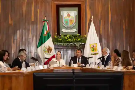 En el encuentro de la ANCMPM estuvieron presentes el embajador de Ucrania en México, Sergiy Pogoreltsev, y el presidente municipal de Querétaro, Felipe Fernando Macías Olvera.