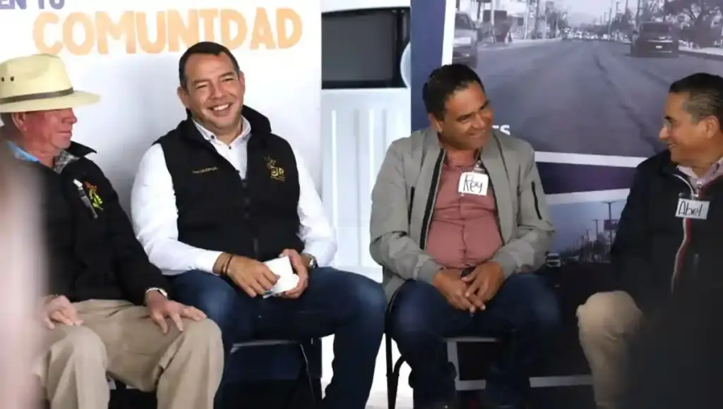 El presidente municipal, Roberto Cabrera Valencia, encabezó un encuentro con liderazgos de El Rosario, para fomentar la corresponsabilidad entre ciudadanía y gobierno.
