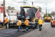 Gobierno Municipal y la CEI rehabilitan calles en la zona Oriente de SJR