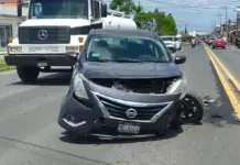 Aparatoso choque en Avenida Universidad deja solo daños materiales