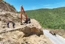 Supervisa CEI trabajos por derrumbe en la carretera estatal 100