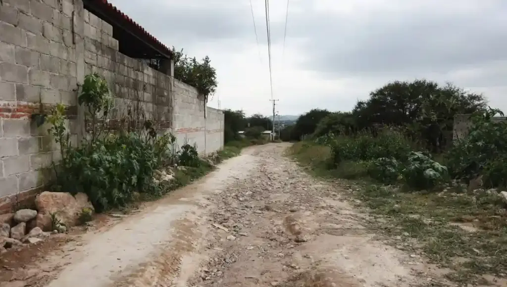 Pavimento nuevo para Santillan, tres calles de la comunidad serán rehabilitadas con recurso municipal.