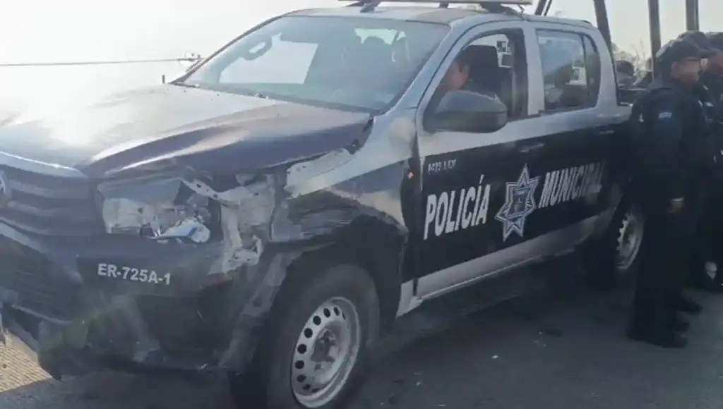Los hechos ocurrieron cuando la unidad oficial impactó a una camioneta que abanderaba a los ciclistas.