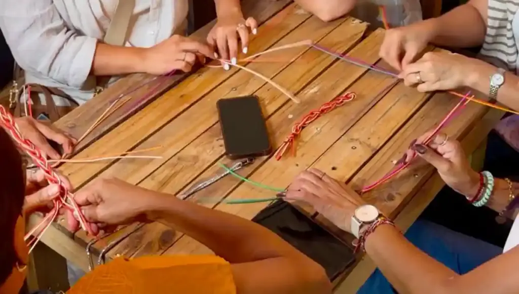 Los visitantes participaron en un taller de artesanías inspirado en las tradiciones e Tequisquiapan.
