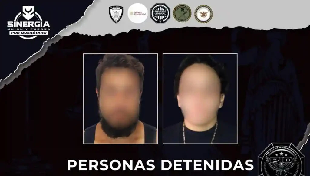 Una de las personas detenidas contaba con una orden de aprehensión vigente por el delito de homicidio doloso.
