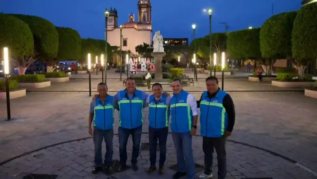 Con una inversión cercana a 750 mil pesos, se mejoró la iluminación del Jardín de la Familia y el Jardín Independencia
