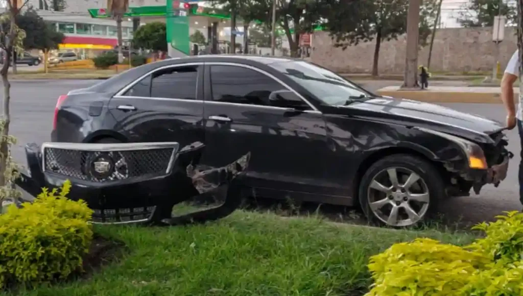 El saldo se limitó estrictamente a severas afectaciones materiales en las carrocerías de ambos vehículos.