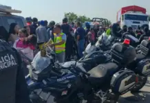 ¡Estalla el caos en la 57! Peregrinos enfurecidos bloquean la autopista tras choque con patrulla