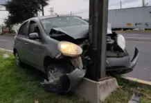 Aparatoso accidente deja cuantiosos daños materiales