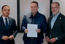 Firma Mauricio Kuri declaratoria de Área Natural Protegida al Parque Los Alcanfores