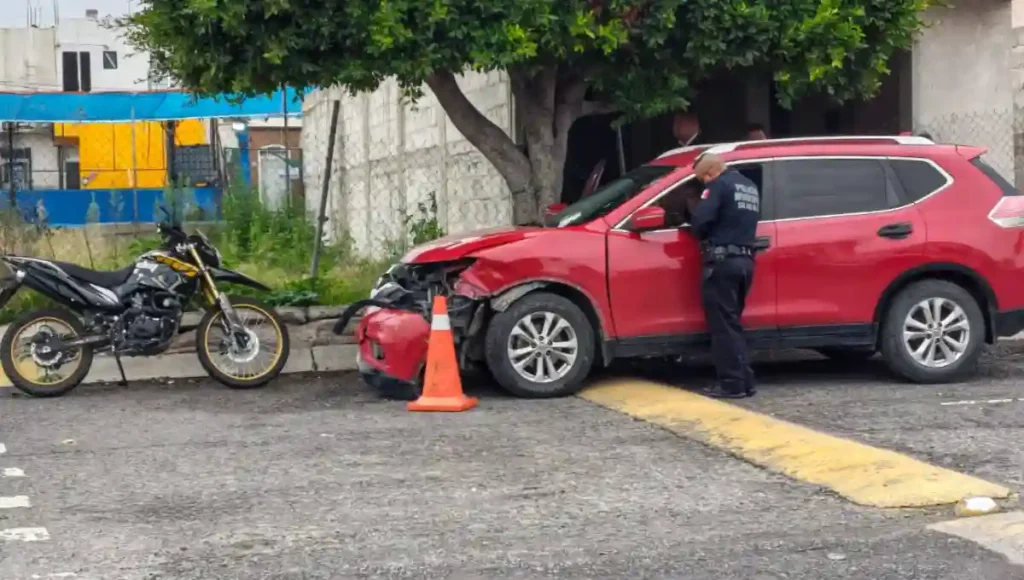 El percance vial dejó como saldo un motociclista lesionado, aunque afortunadamente no de gravedad.