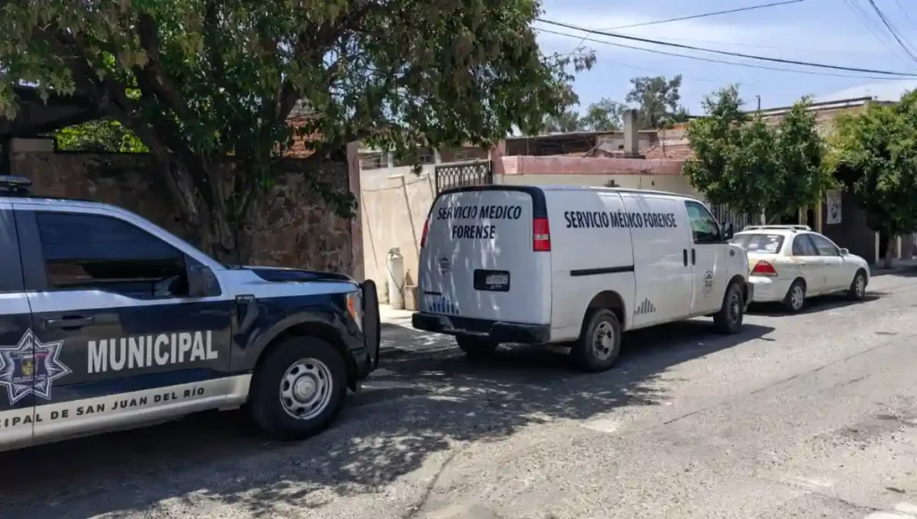 Hallan sin vida a abuelito de 72 años dentro de su casa en San Juan del Río. Vivía solo y su cuerpo permanece en el Semefo a la espera de ser reclamado por sus familiares.