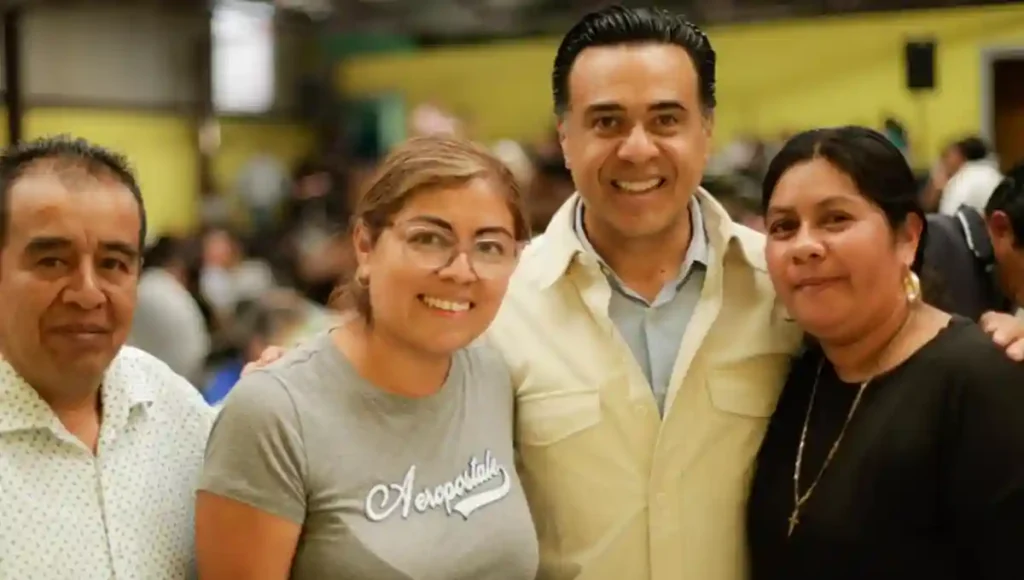 Liderazgos sociales de Colón respaldan a Luis Nava en reunión en Ajuchitlán, Colón.