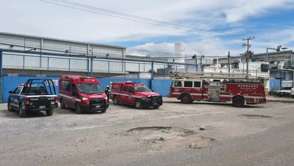Servicios de emergencia  ingresaron de inmediato a la nave para coordinar las maniobras de sofocación.