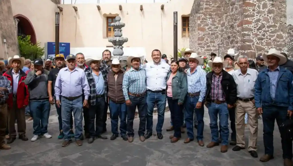 Durante un encuentro con Comisariados Ejidales, informó que el Programa Municipalizado benefició a 200 productores con una inversión conjunta superior a 8 millones de pesos.