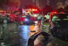 Fuerte choque entre tres vehículos deja dos lesionados