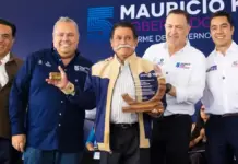 Entrega Mauricio Kuri 38 títulos a concesionarios de Qrotaxi de este año