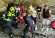 ¡Fuerte golpe! Masculino es hospitalizado tras lanzarse de una cascada en Cuadrilla de Enmedio