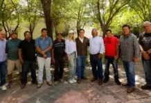 Escucha Luis Nava a comerciantes del Mercado de las Flores