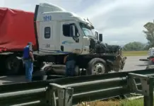 Choque entre tráiler y camión provoca cierre parcial de la carretera federal 57 en SJR