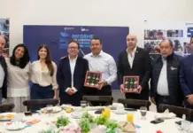 En el marco de su Quinto Informe de Gobierno Roberto Cabrera firma convenio con CMIC Querétaro
