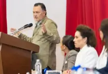 Reconocen a profesionistas por su aportación en la vida política de sus regiones
